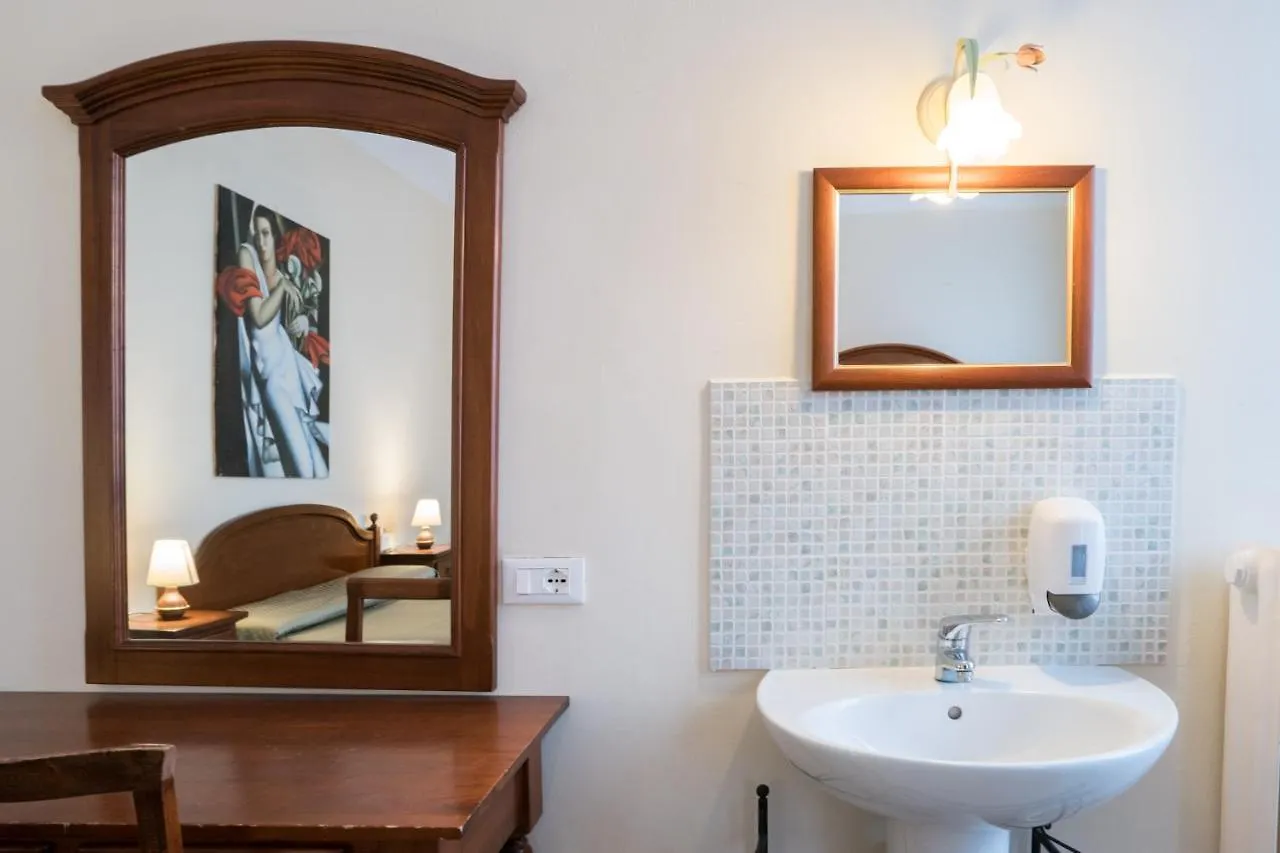 Corte Canal Venice 3*,